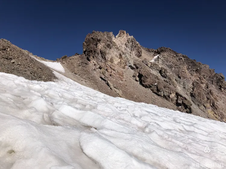 攀爬神秘的雪士达山
